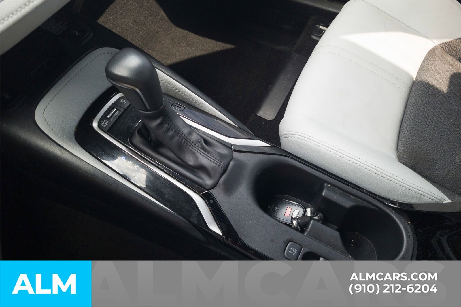 Used 2025 Toyota Corolla XSE FWD image 26