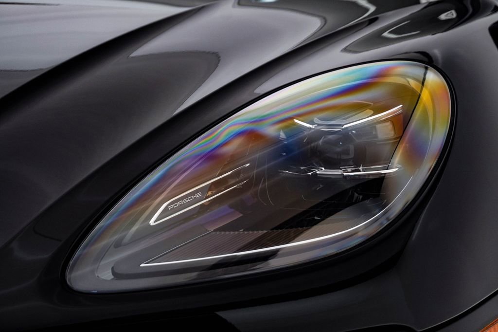 Certified 2024 Porsche Macan S AWD/4WD image 7
