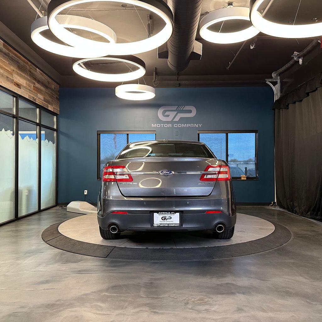 Used 2018 Ford Taurus Limited FWD image 4
