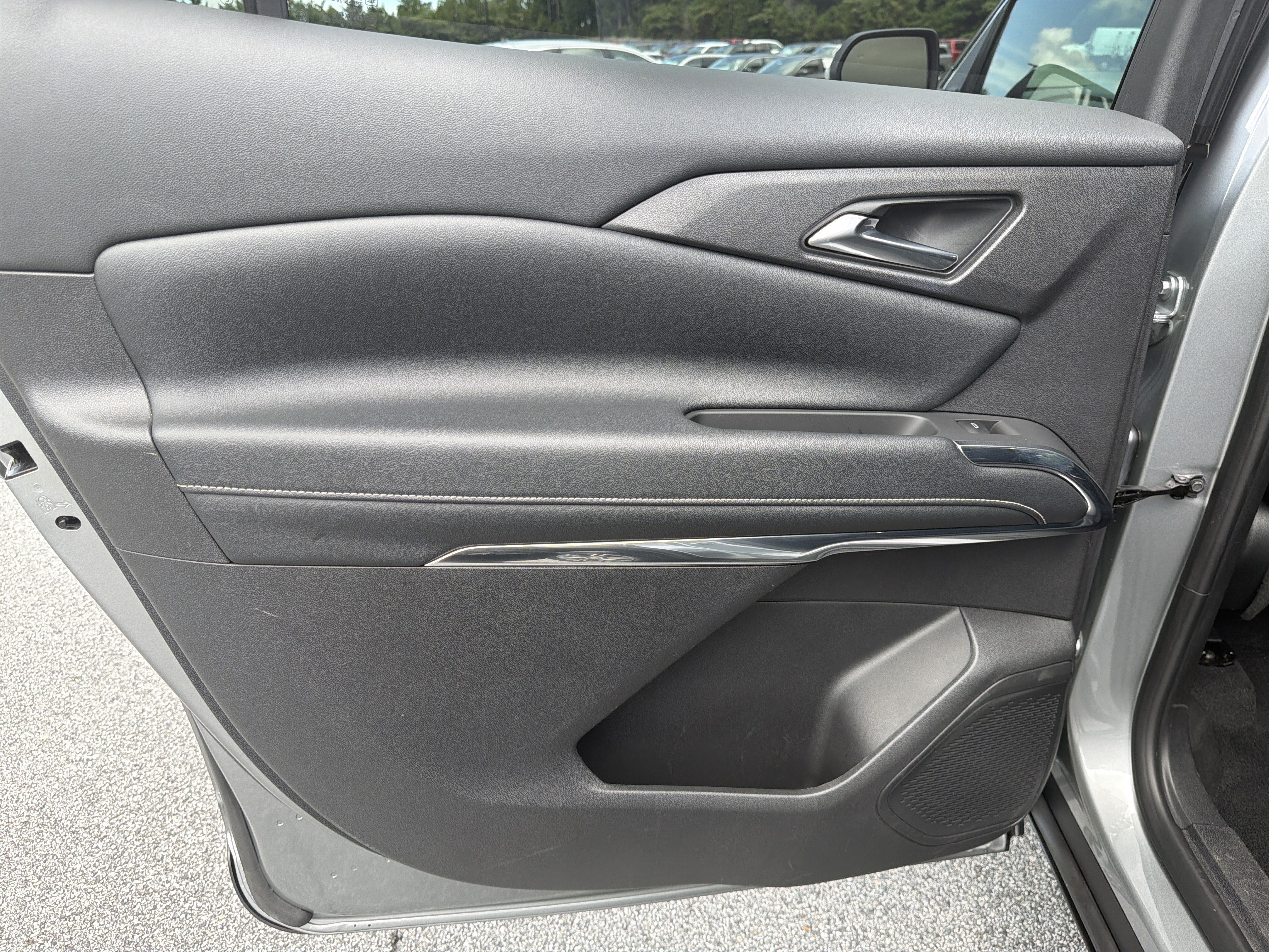 Used 2025 Chevrolet Traverse LT FWD image 27