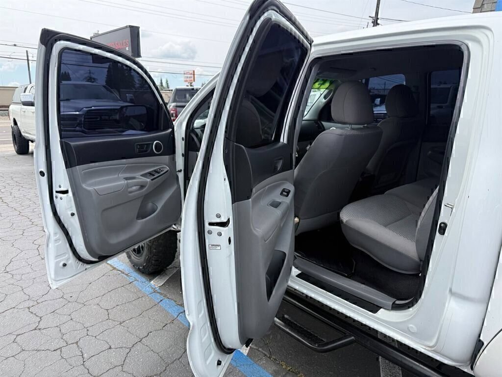 Used 2013 Toyota Tacoma PreRunner w/ SR5 Pkg RWD image 13