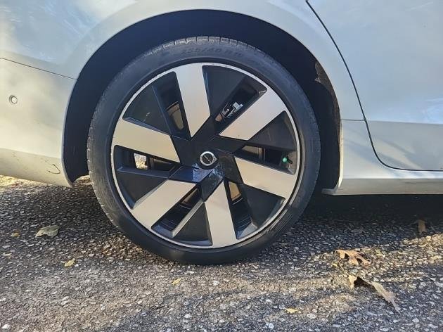 Certified 2024 Volvo S60 T8 Plus w/ Climate Package image 6