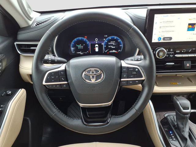 Certified 2024 Toyota Highlander Limited AWD/4WD image 19