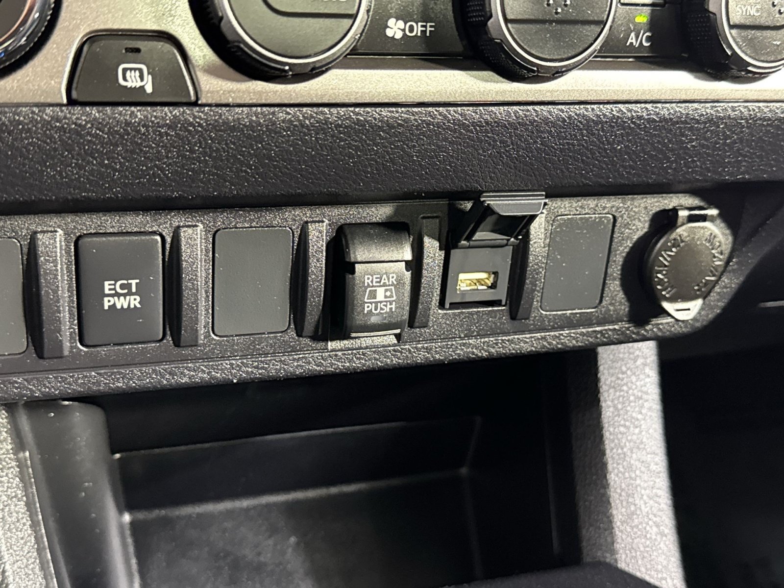 Used 2023 Toyota Tacoma SR5 AWD/4WD image 43
