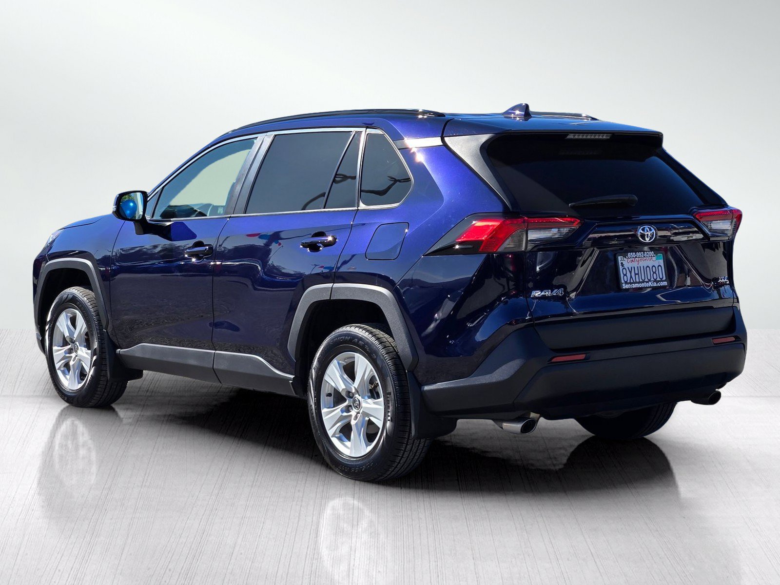 Used 2021 Toyota RAV4 XLE w/ Convenience Package FWD image 6