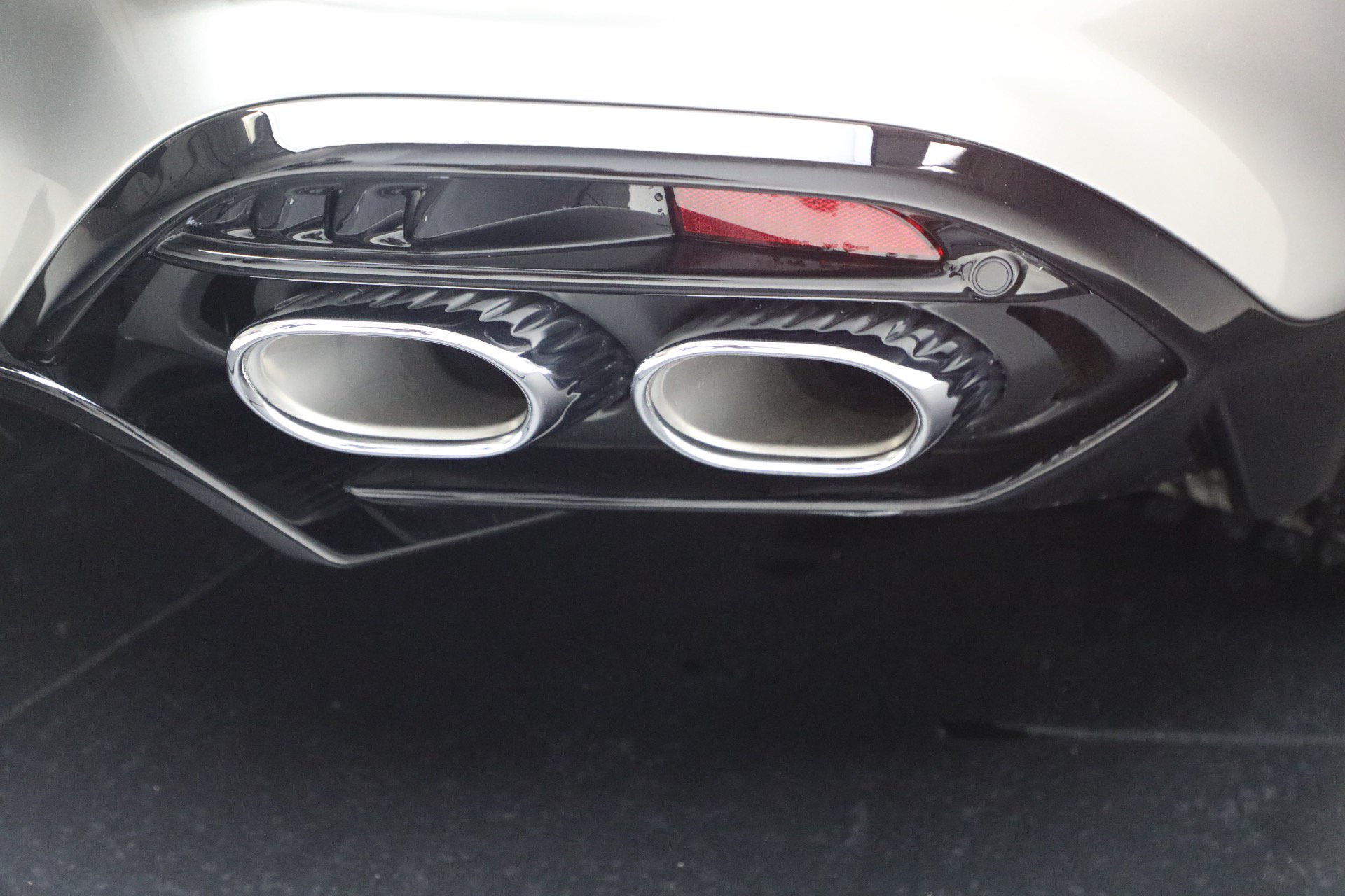 New 2026 Aston Martin Vanquish RWD image 35