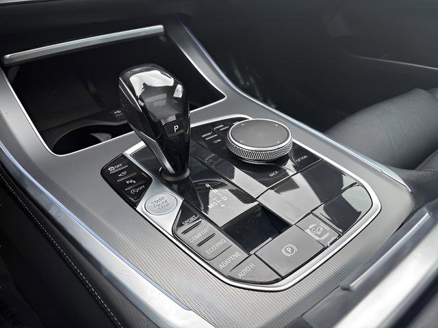 Used 2019 BMW X5 xDrive50i w/ Parking Assistance Package image 16