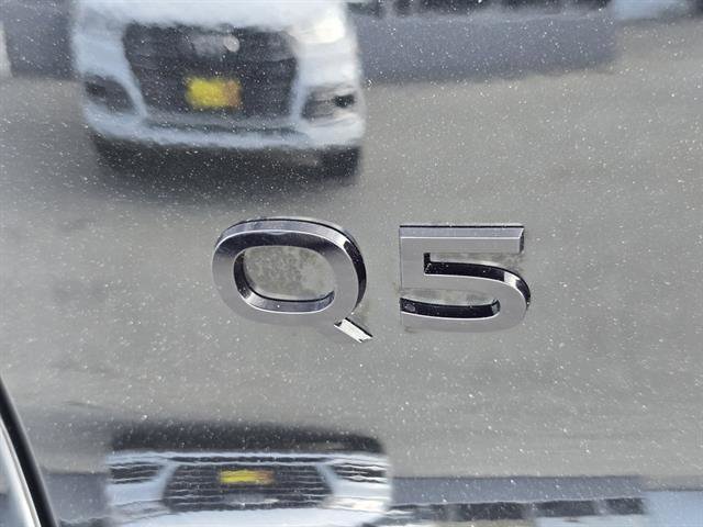 Used 2025 Audi Q5 Premium w/ Convenience Package image 27