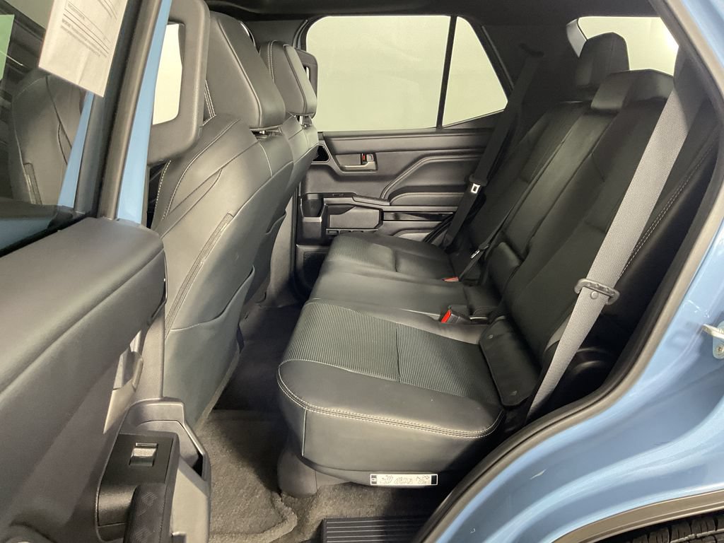 Used 2025 Toyota 4Runner Limited AWD/4WD image 20