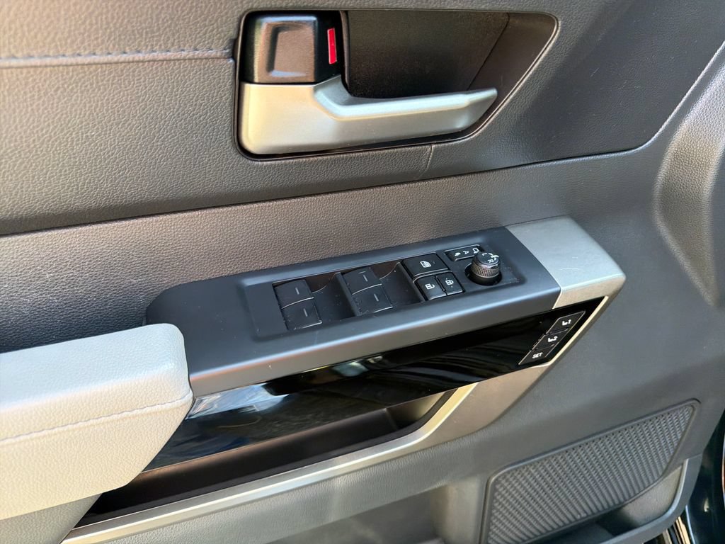 Used 2025 Toyota Tundra Limited AWD/4WD image 23