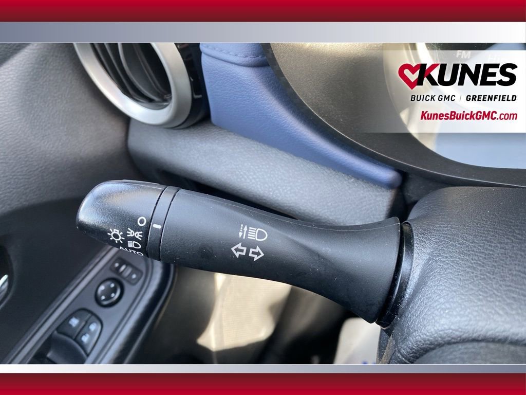 Used 2023 Nissan Versa SV image 18