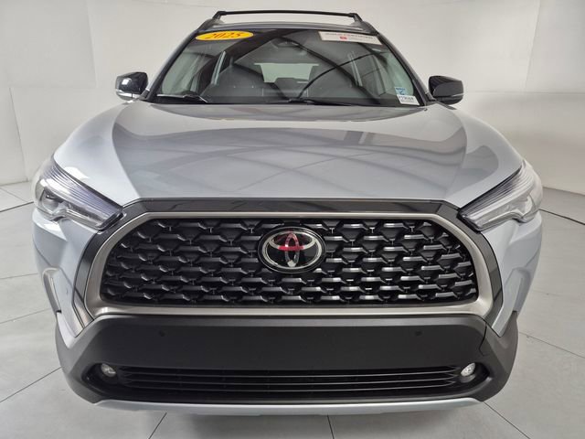 Certified 2025 Toyota Corolla Cross XLE FWD image 7