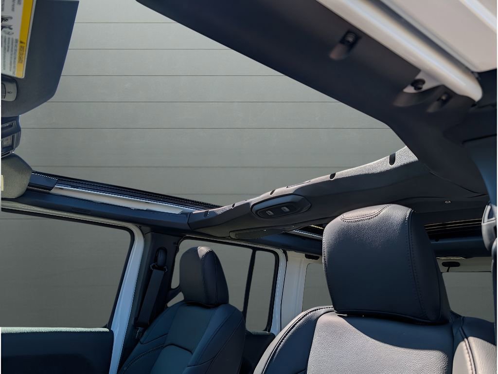 New 2026 Jeep Wrangler Unlimited Sahara AWD/4WD image 29