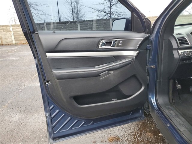 Used 2017 Ford Explorer XLT w/ Equipment Group 202A image 22
