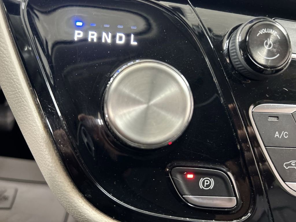 Used 2018 Chrysler Pacifica Touring-L w/ Tire & Wheel Group image 18