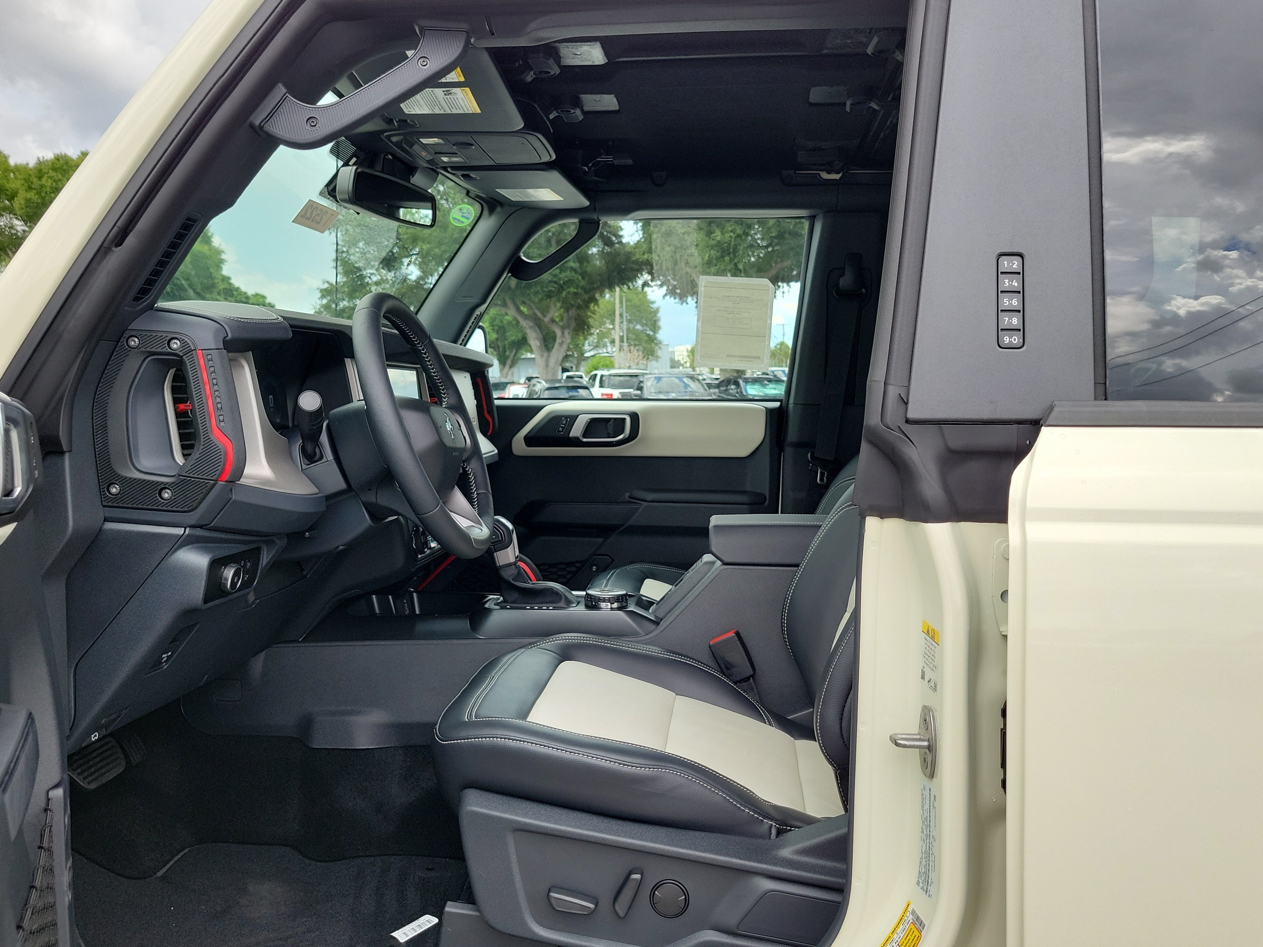 New 2026 Ford Bronco Outer Banks w/ Sasquatch Package AWD/4WD image 17