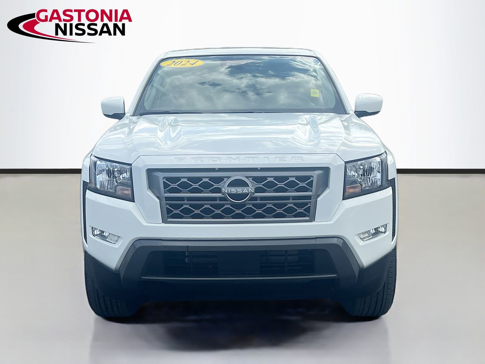 Used 2024 Nissan Frontier SV w/ Technology Package image 2