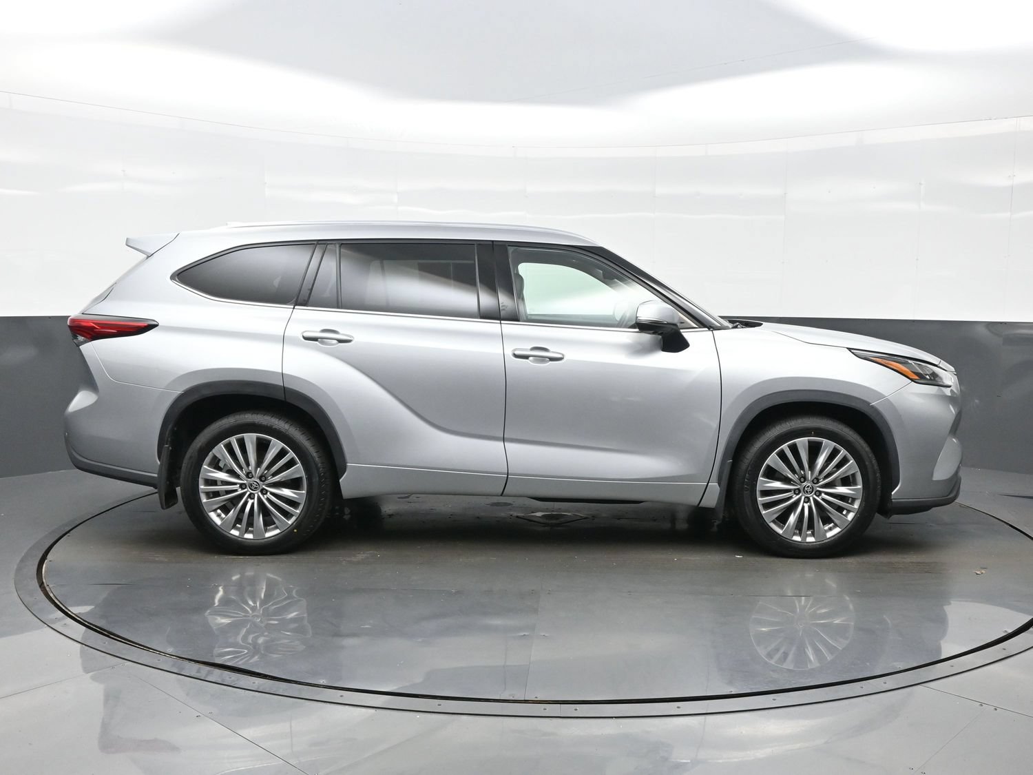 Used 2023 Toyota Highlander Platinum AWD/4WD image 7