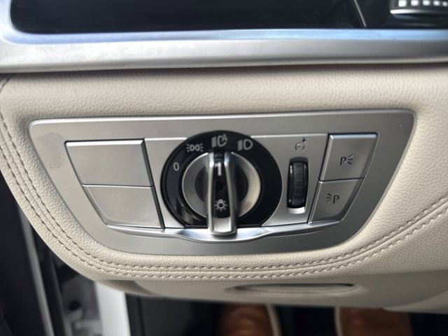 Used 2021 BMW 750i xDrive image 22