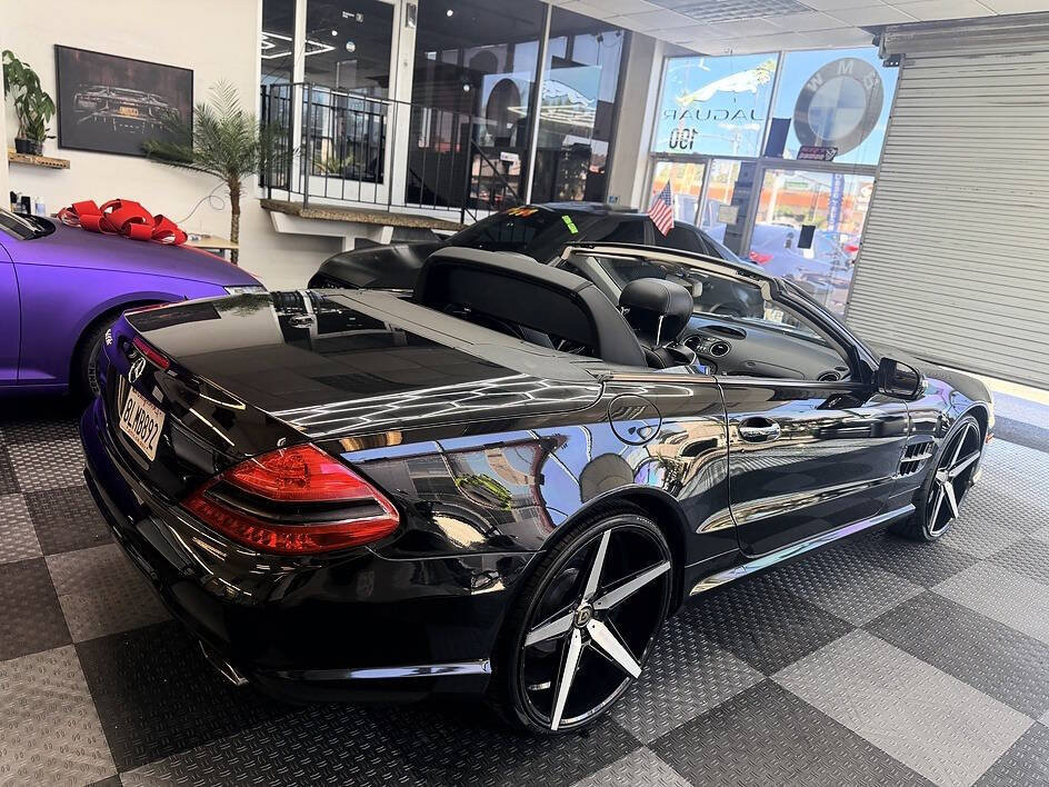 Used 2011 Mercedes-Benz SL 550 image 2