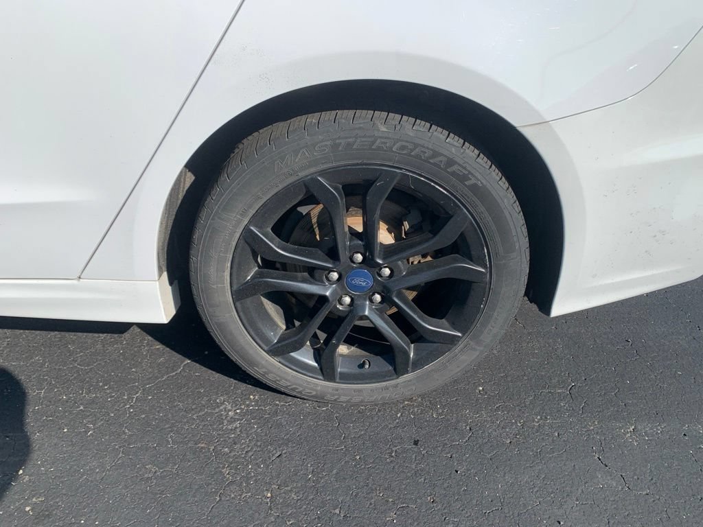 Used 2020 Ford Fusion SE w/ Equipment Group 151A FWD image 18