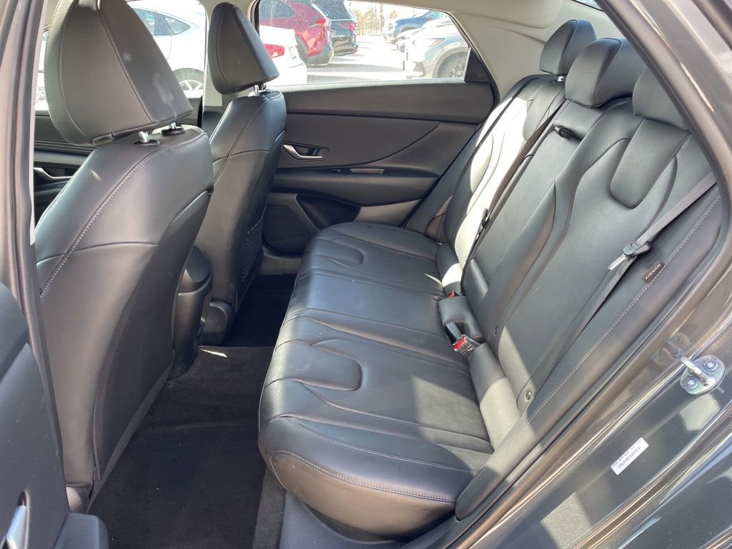 Used 2025 Hyundai Elantra Limited image 11