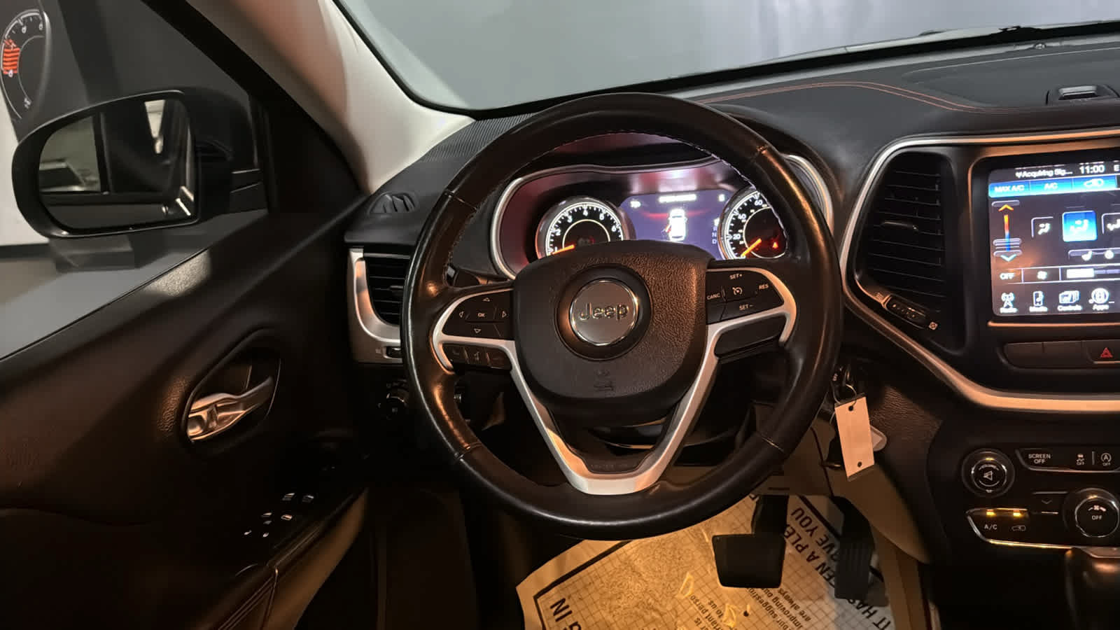 Used 2015 Jeep Cherokee Trailhawk w/ Leather Interior Group AWD/4WD image 24