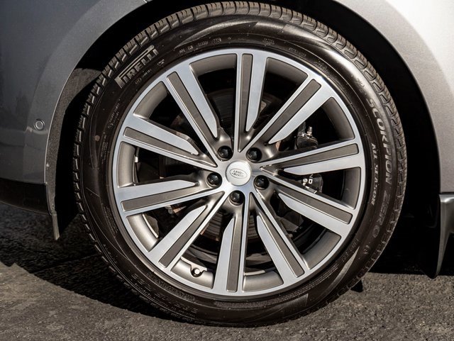 Used 2025 Land Rover Range Rover Long Wheelbase Autobiography image 11