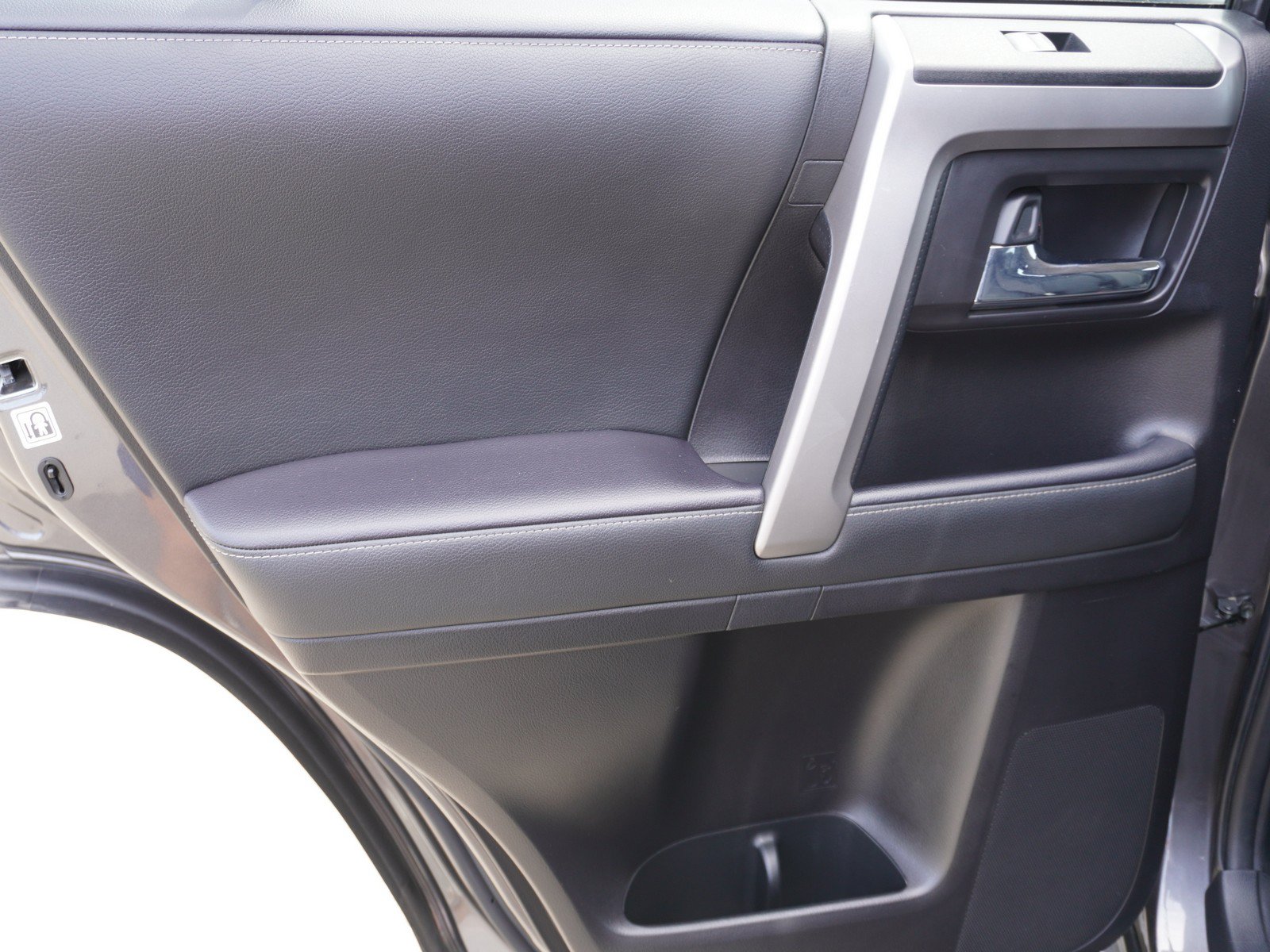 Used 2022 Toyota 4Runner SR5 Premium w/ Moonroof Package RWD image 14
