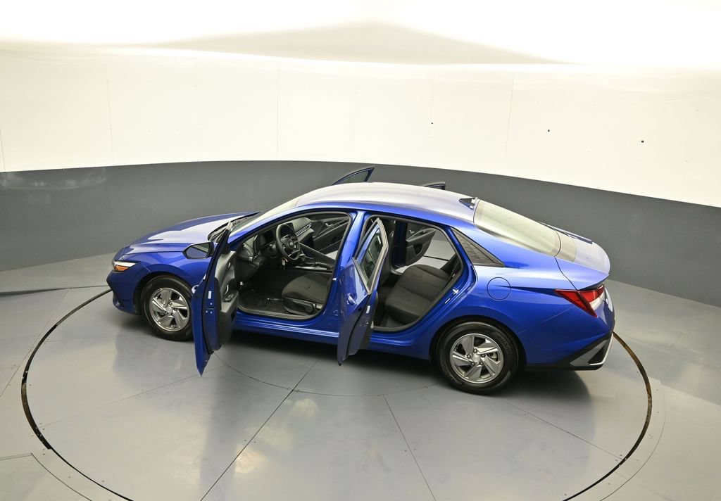 Certified 2025 Hyundai Elantra SE FWD image 43