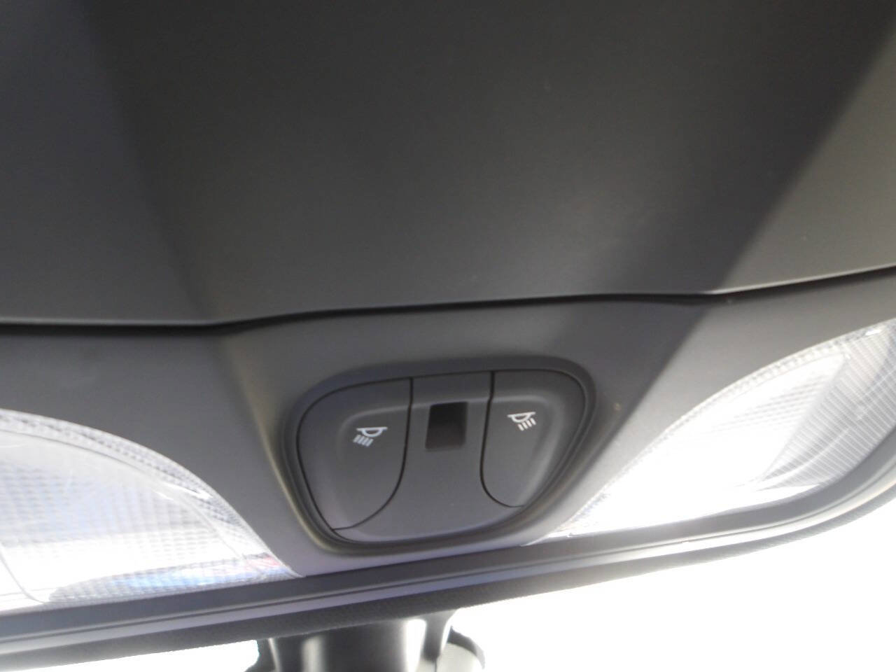 Used 2015 Chrysler 200 S FWD image 18