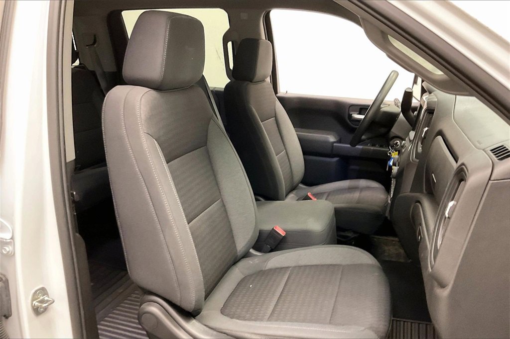 Used 2022 Chevrolet Silverado 1500 Custom w/ LPO, Blackout Package image 5