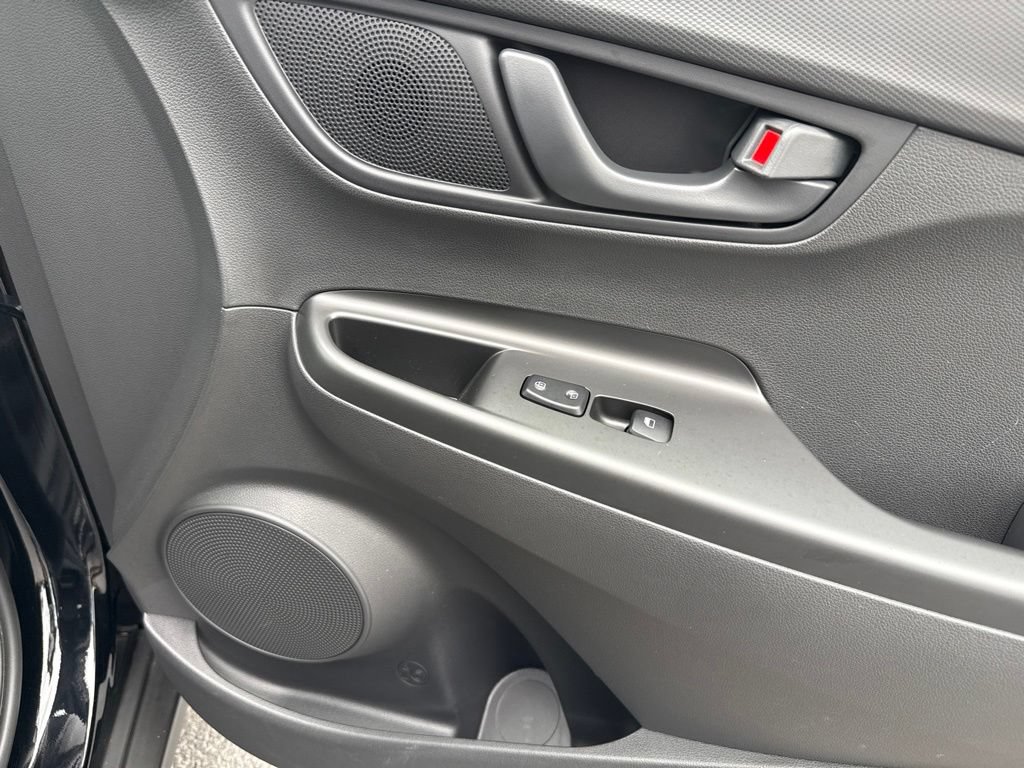 Used 2023 Hyundai Kona SE AWD/4WD image 35