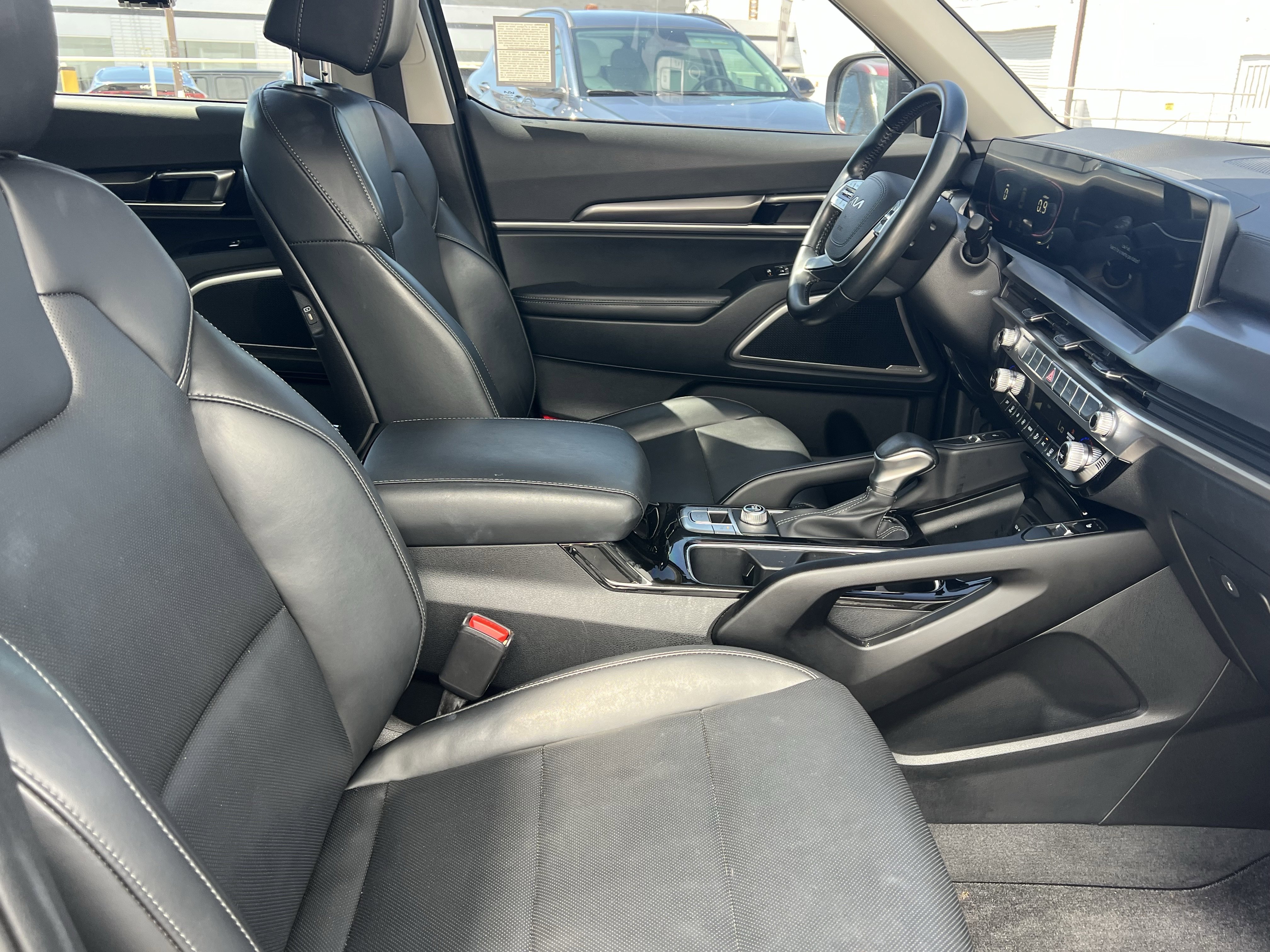 Used 2024 Kia Telluride S image 12