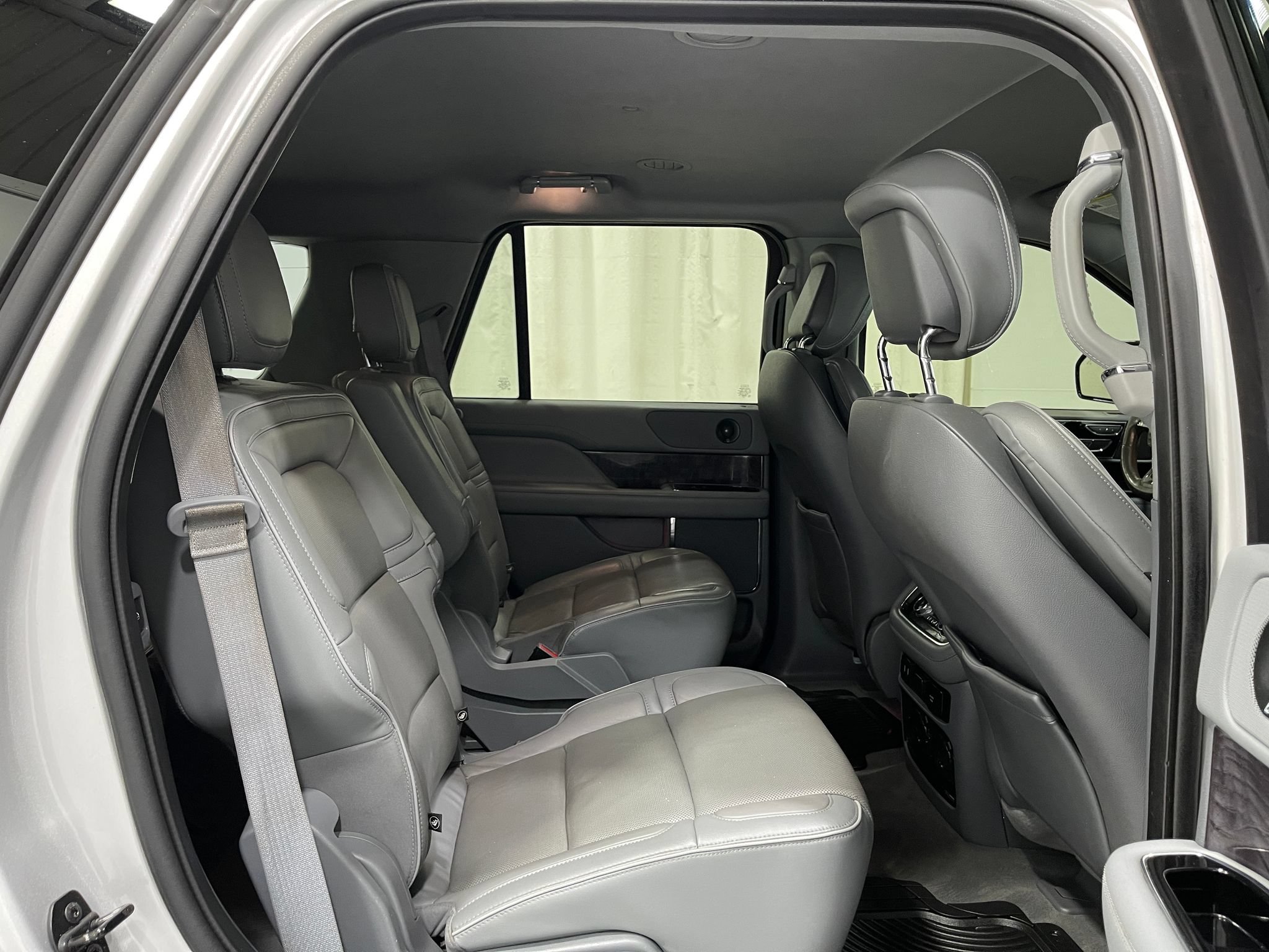 Used 2019 Lincoln Navigator Select AWD/4WD image 32