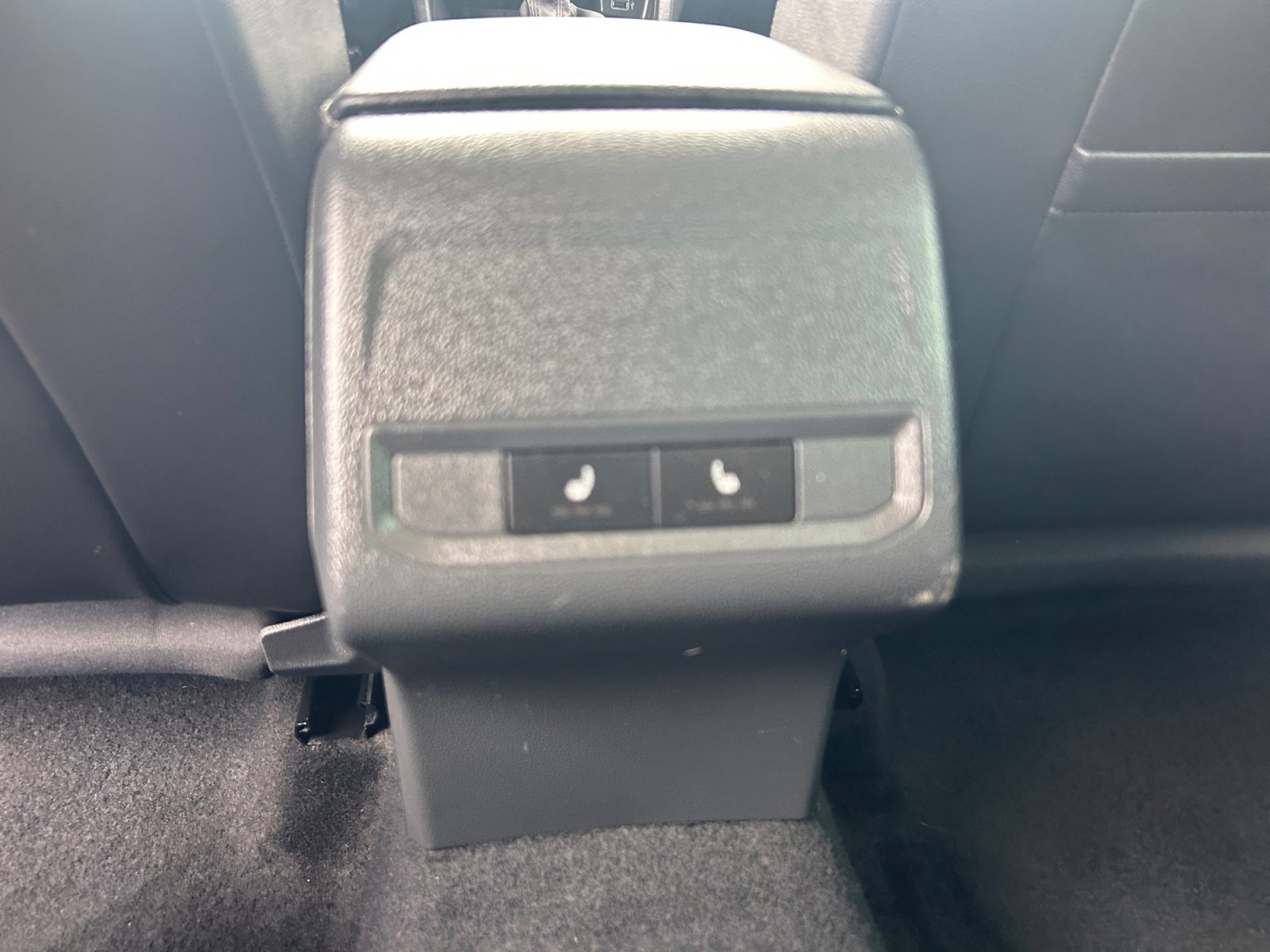Used 2019 Volkswagen Jetta SEL w/ Cold Weather Package FWD image 31
