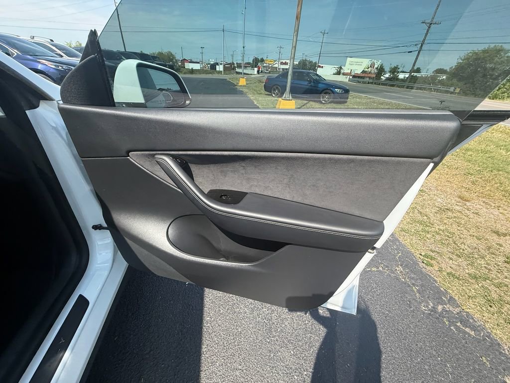 Used 2021 Tesla Model Y Long Range image 2