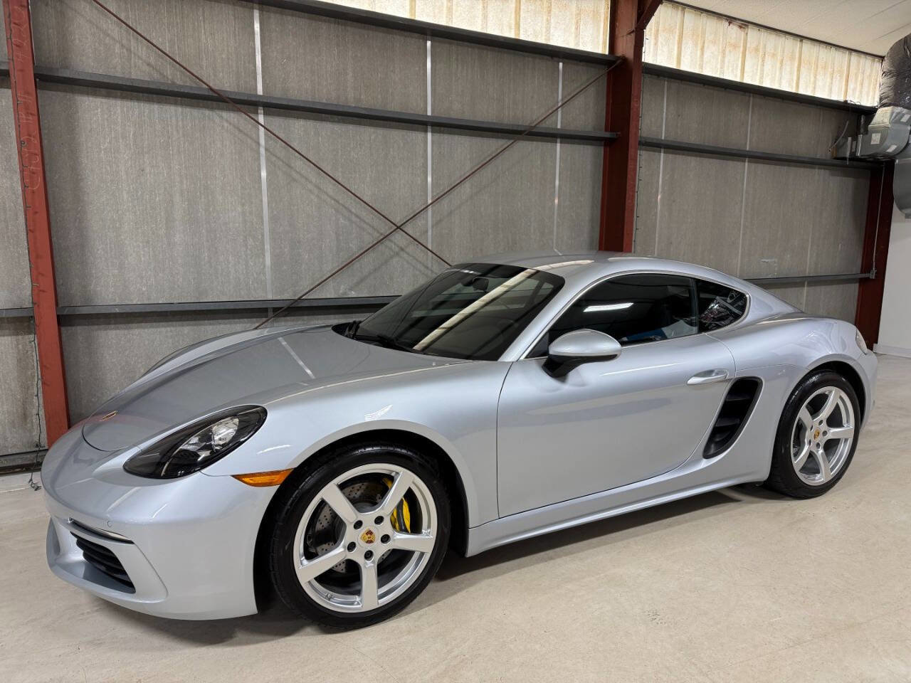 Used 2018 Porsche 718 Cayman Base 2dr Coupe image 4