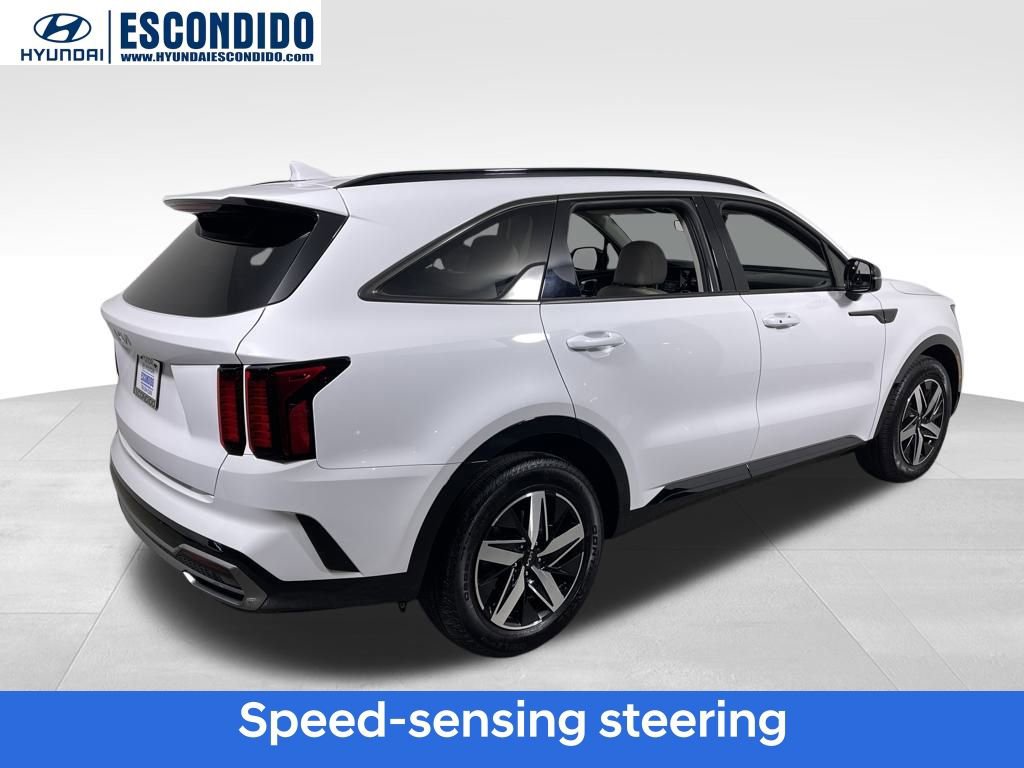 Used 2023 Kia Sorento S image 5