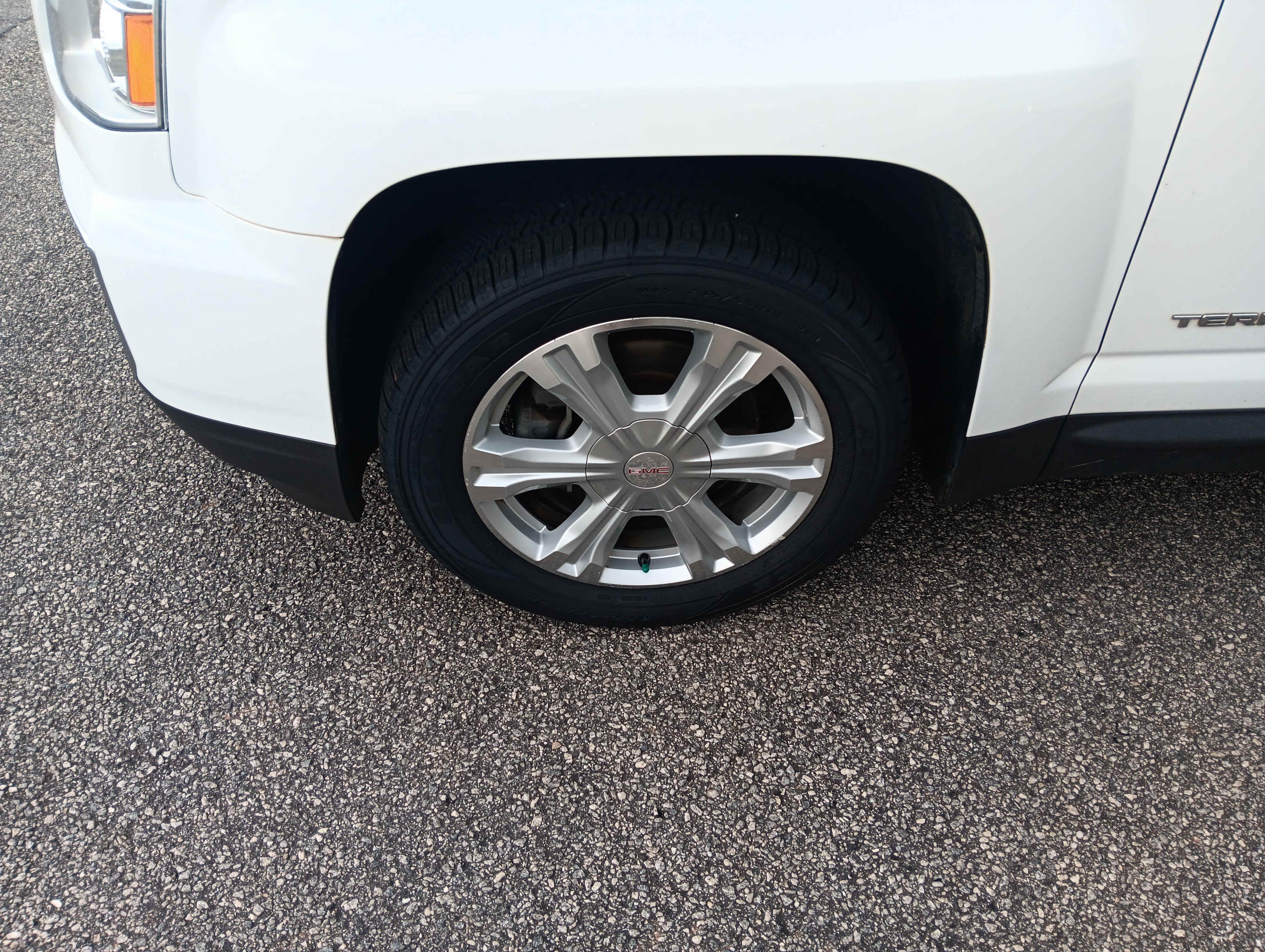 Used 2016 GMC Terrain SLT w/ Driver Alert Package I FWD image 2