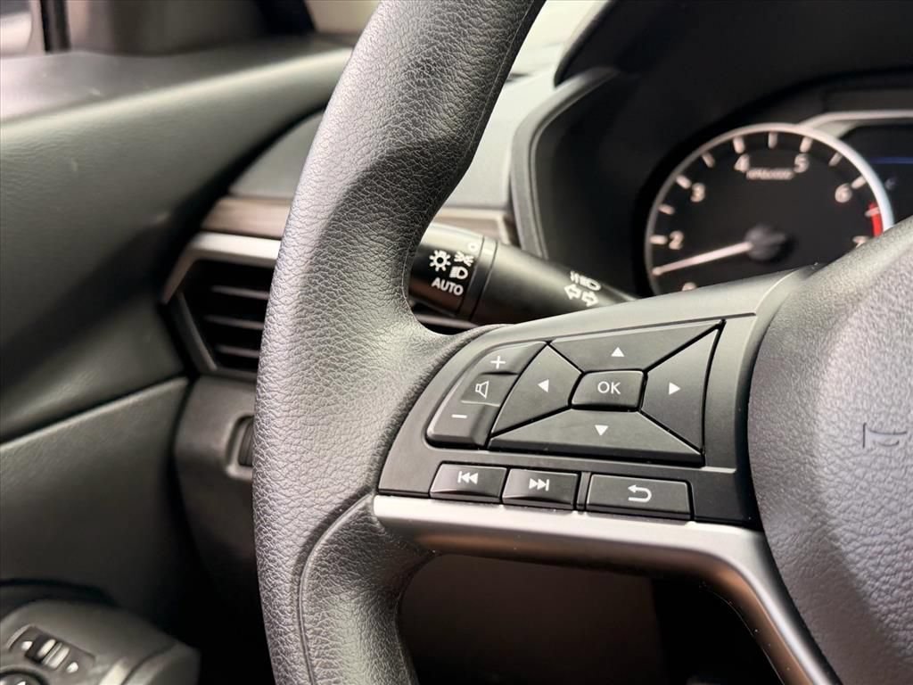 Used 2025 Nissan Altima 2.5 SV FWD image 19