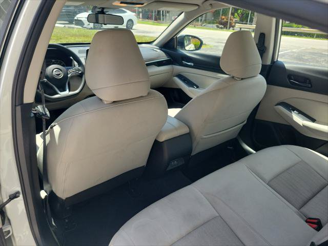 Used 2024 Nissan Altima 2.5 SV FWD image 15