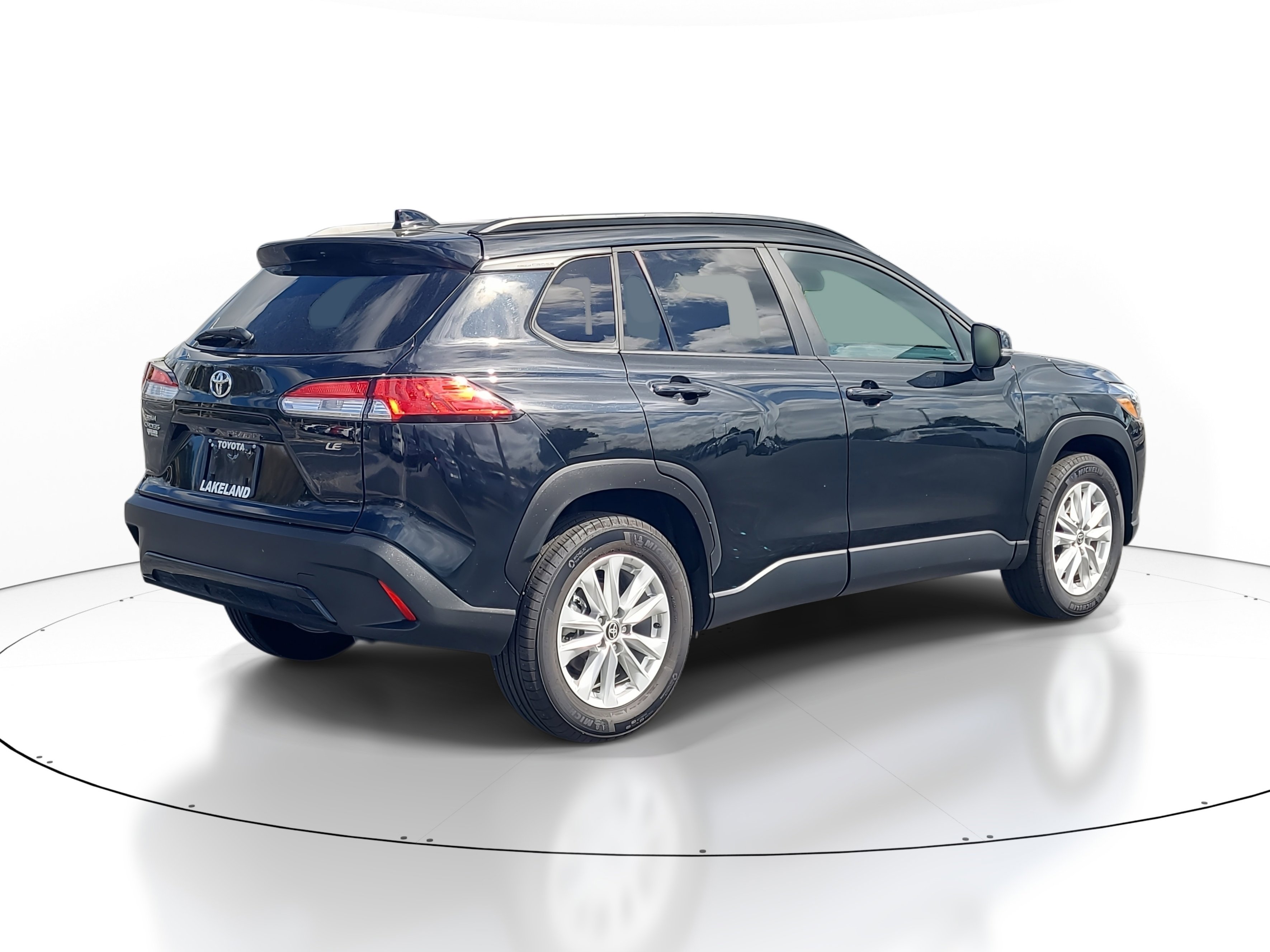 Used 2025 Toyota Corolla Cross LE image 7