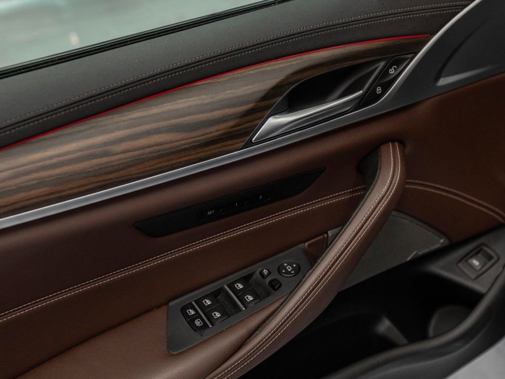 Used 2022 BMW M550i xDrive w/ Dynamic Handling Package image 36