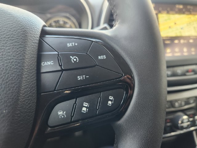 Used 2023 Jeep Cherokee Altitude Lux AWD/4WD image 29
