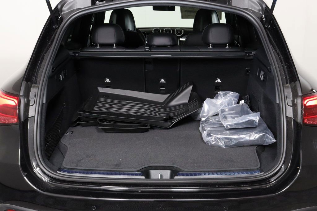 Used 2025 Mercedes-Benz GLC 350e GLC 350e image 11