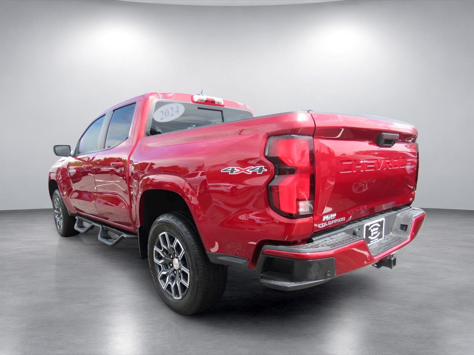Used 2024 Chevrolet Colorado LT w/ LT Convenience Package III AWD/4WD image 5