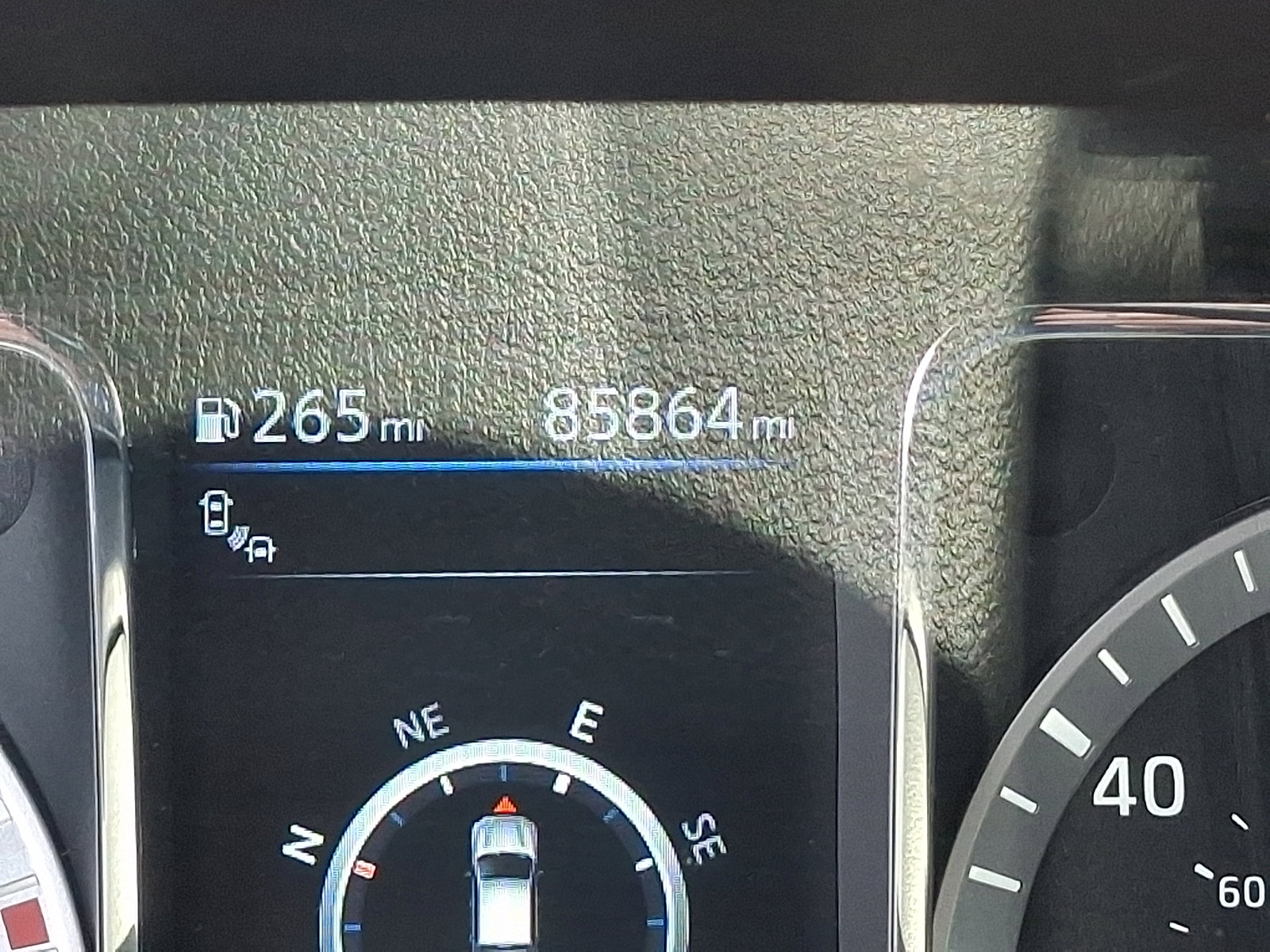 Used 2019 Nissan Titan SV w/ SV Convenience Package image 21