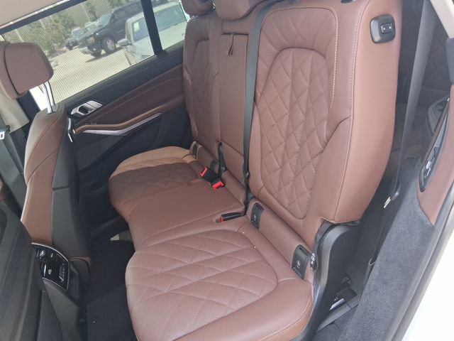 Used 2024 BMW X7 xDrive40i w/ Premium Package AWD/4WD image 16