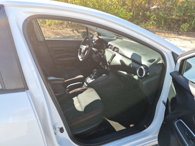Used 2024 Nissan Versa SR FWD image 10